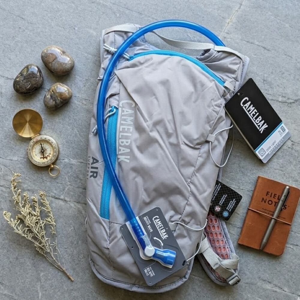 NEW CamelBak Classic Light 2L Hydration Pack Backpack Silver Blue NWT MTB